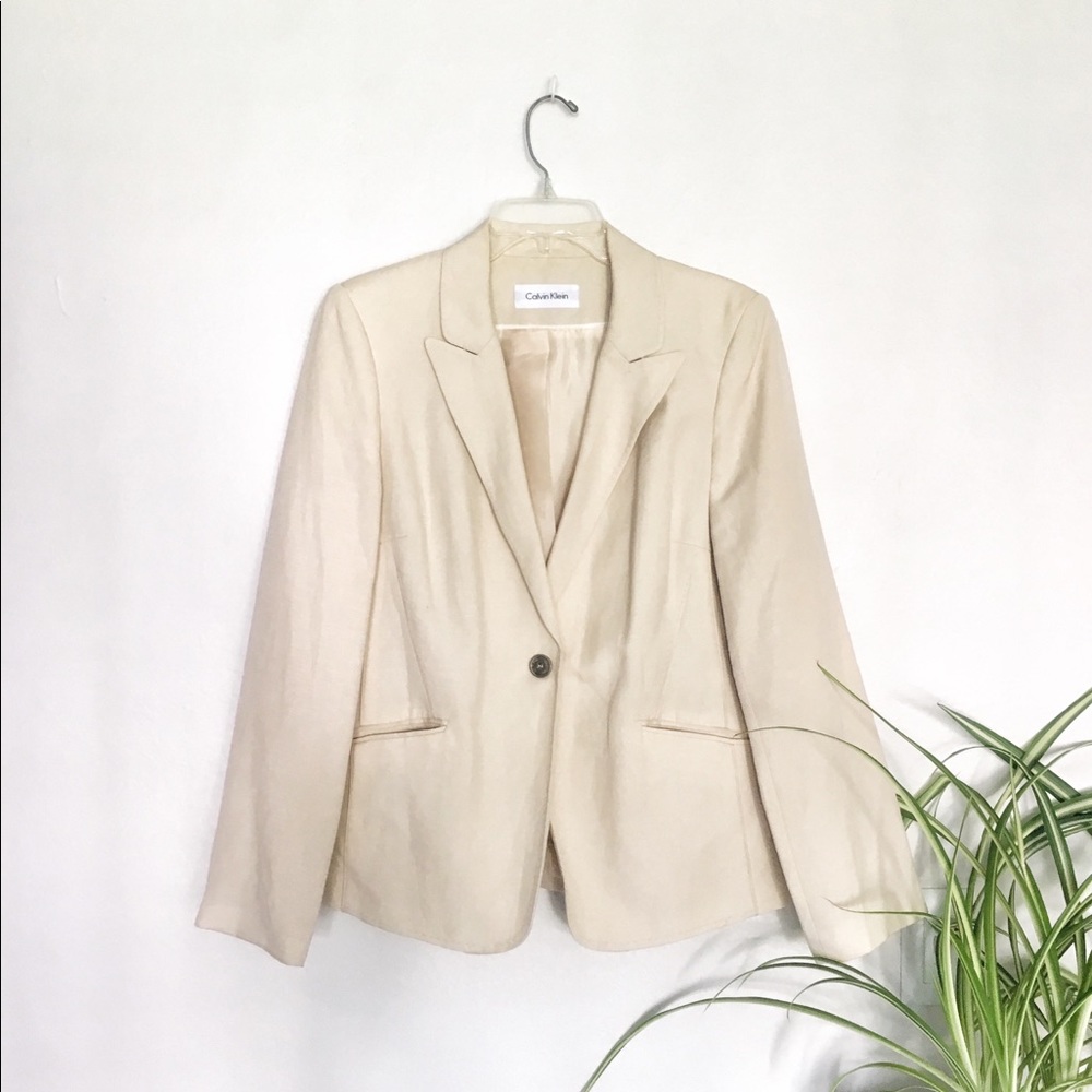 Calvin Klein women’s blazer. Size large.🤩🧥😍